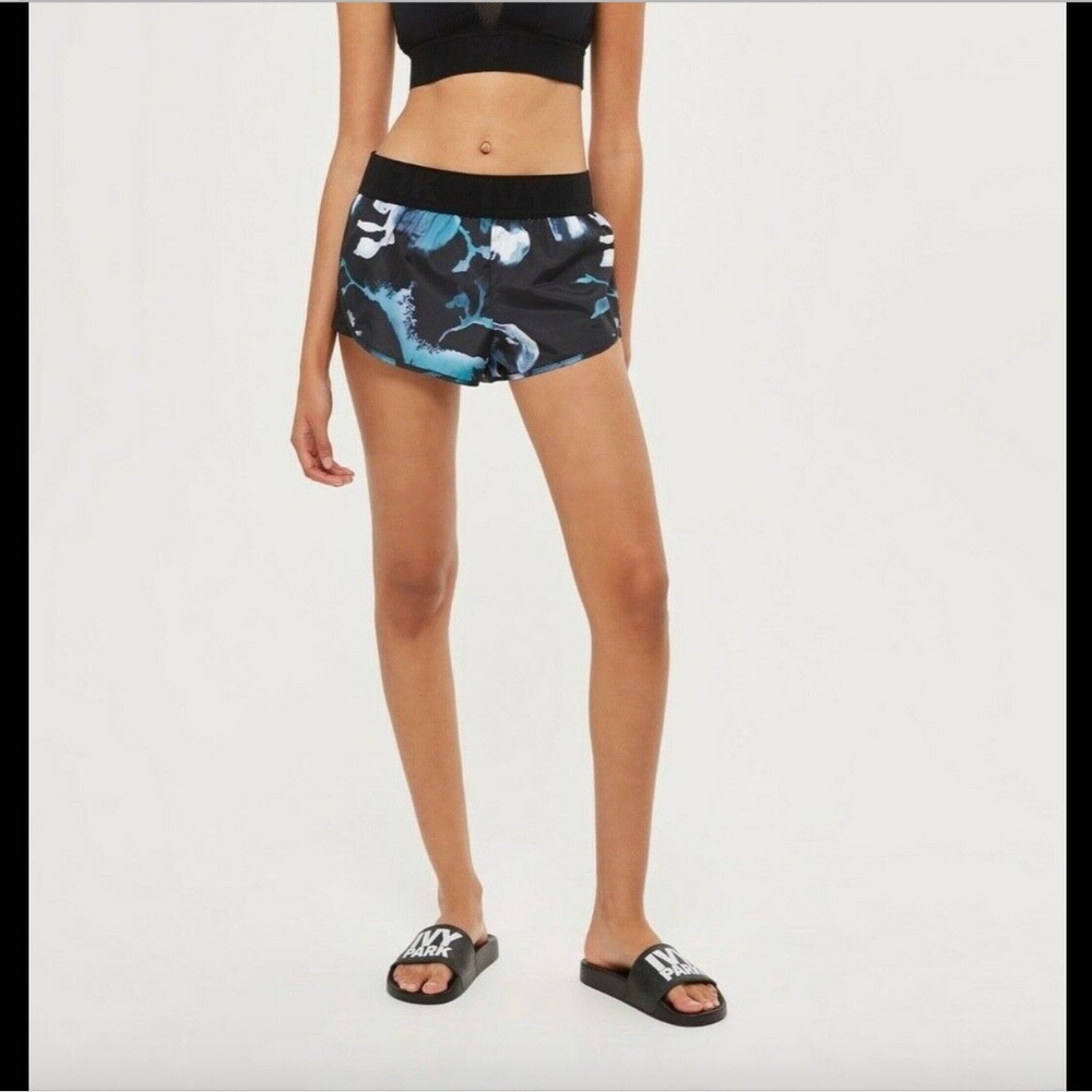 NWT $45 Ivy Park Panel‎ Woven Runner Shorts Black SZ Medium